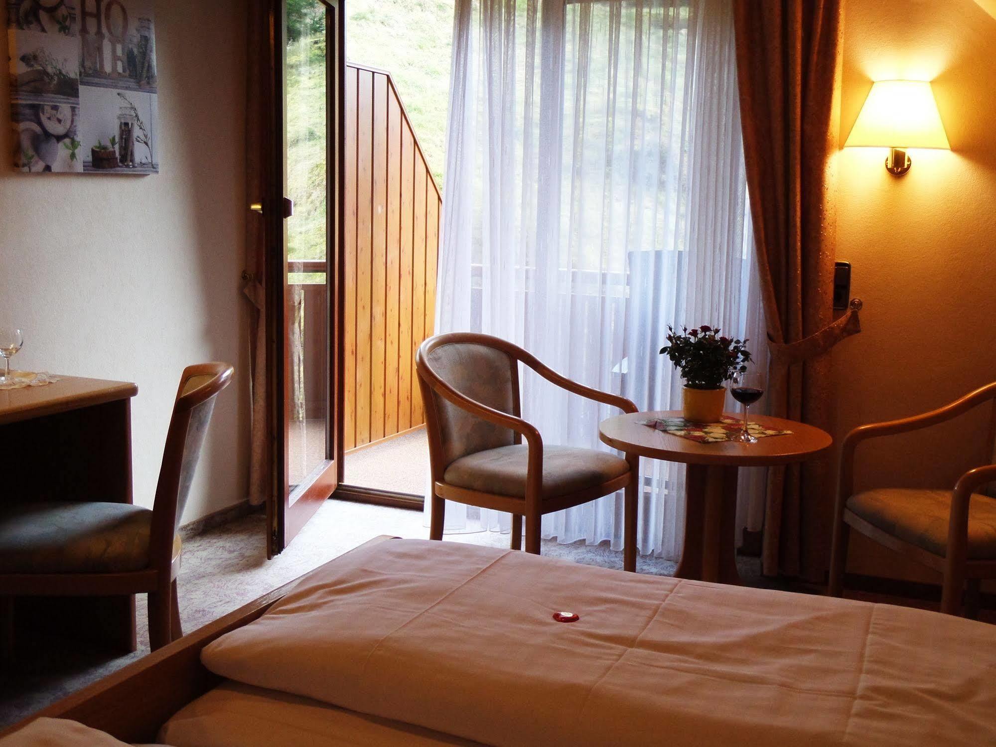 Hotel - Gasthof Blume ออปเพอเนา ภายนอก รูปภาพ