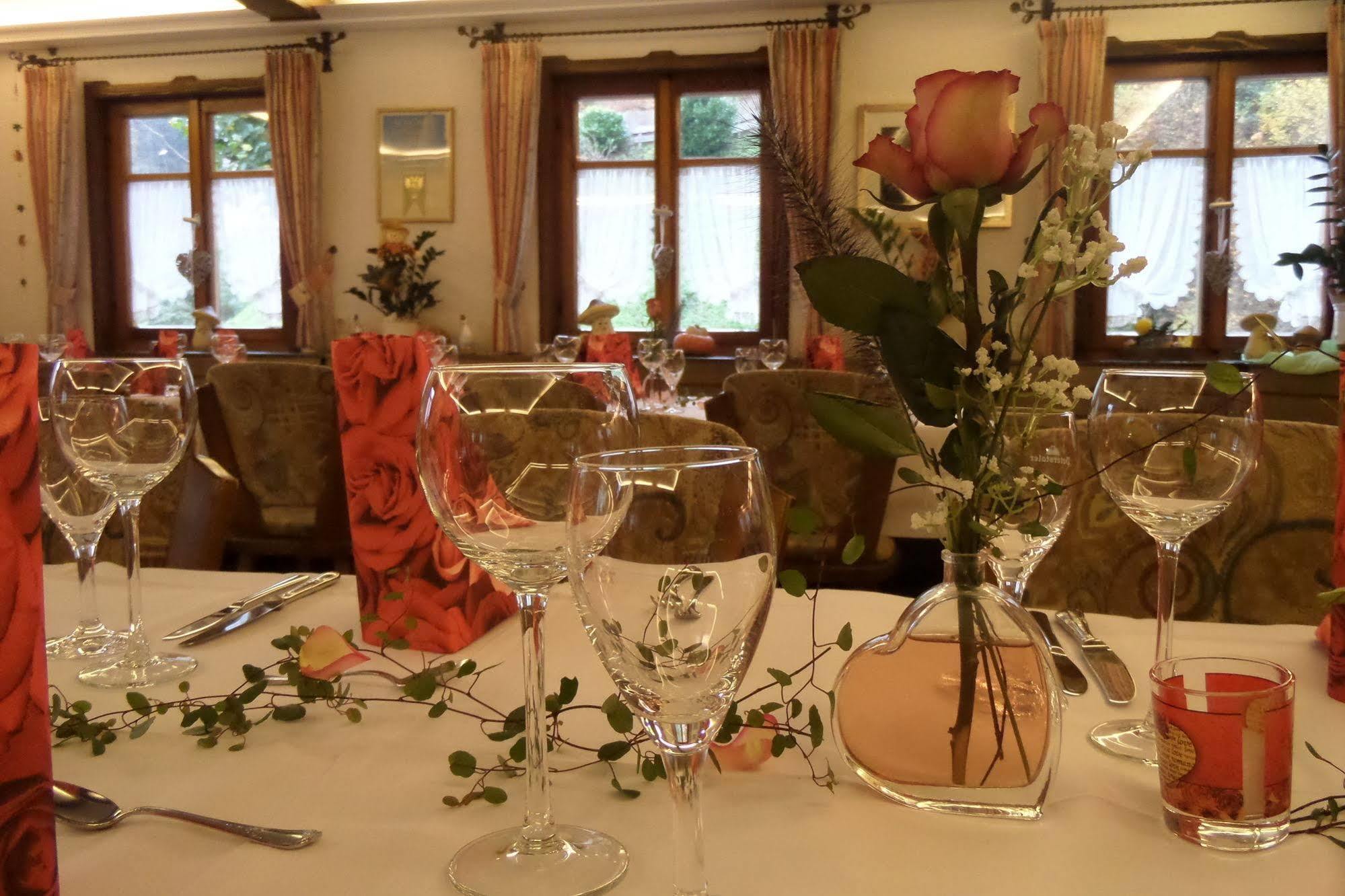 Hotel - Gasthof Blume ออปเพอเนา ภายนอก รูปภาพ